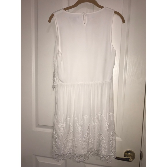 White patterned overlay dress - Picture 2 of 2